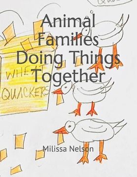 portada Animal Families Doing Things Together (en Inglés)