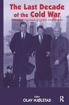 portada The Last Decade of the Cold War: From Conflict Escalation to Conflict Transformation (Cold war History) (en Inglés)
