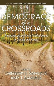 portada Democracy at a Crossroads: Reconceptualizing Socio-Political Issues in Schools and Society (hc) (en Inglés)
