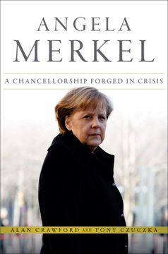 portada Angela Merkel: A Chancellorship Forged in Crisis (en Inglés)
