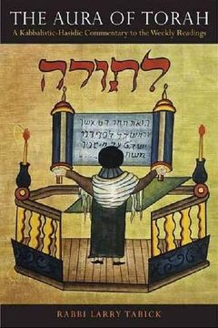 portada The Aura of Torah: A Kabbalistic-Hasidic Commentary to the Weekly Readings (en Inglés)
