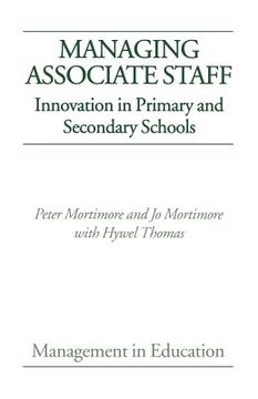 portada managing associate staff: innovation in primary and secondary schools (en Inglés)