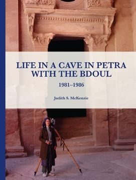 portada Life in a Cave in Petra With the Bdoul: 1981-1986 (en Inglés)