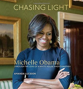 portada Chasing Light: Michelle Obama Through the Lens of a White House Photographer (en Inglés)