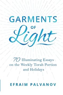 portada Garments of Light: 70 Illuminating Essays on the Weekly Torah Portion and Holidays (en Inglés)