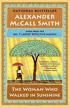 portada The Woman who Walked in Sunshine: No. 1 Ladies' Detective Agency (16) (No. 1 Ladies' Detective Agency Series) (in English)
