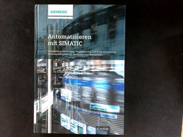 portada Automatisieren mit Simatic: Hardware und Software, Projektierung und Programmierung, Datenkommunikation, Bedienen und Beobachten. Bedienen und Beobachten. (en Alemán)