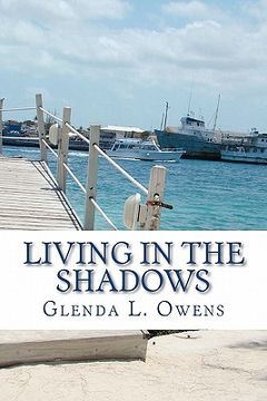 portada living in the shadows (en Inglés)