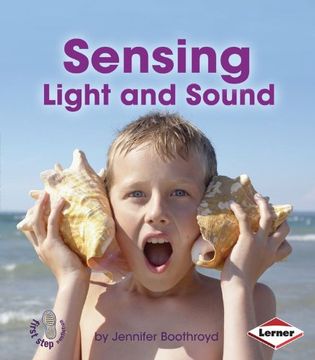 portada Sensing Light and Sound (First Step Nonfiction)
