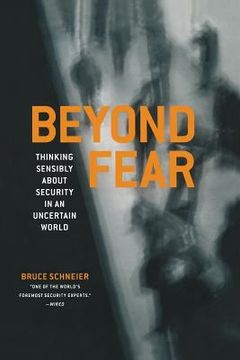 portada Beyond Fear: Thinking Sensibly about Security in an Uncertain World (en Inglés)