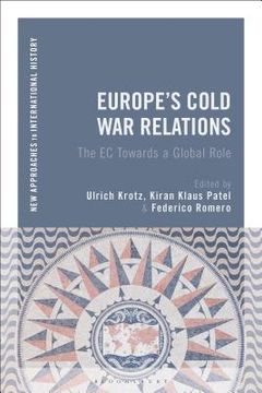 portada Europe's Cold War Relations The EC Towards a Global Role (en Inglés)
