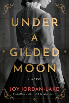 portada Under a Gilded Moon (en Inglés)