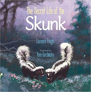 portada The Secret Life of the Skunk (en Inglés)