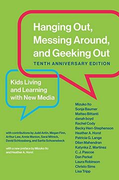 portada Hanging Out, Messing Around, and Geeking Out: Kids Living and Learning With new Media (The John d. And Catherine t. Macarthur Foundation Series on Digital Media and Learning) 
