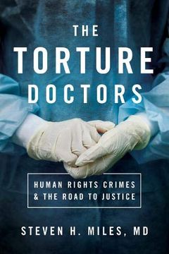 portada The Torture Doctors: Human Rights Crimes and the Road to Justice (en Inglés)