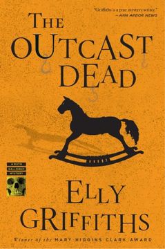 portada The Outcast Dead (Ruth Galloway) (in English)