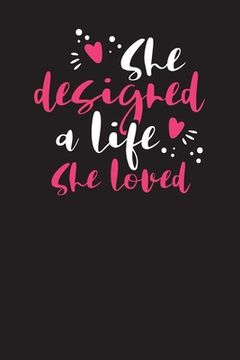 portada She Designed A Life She Loved: Weekly To Do Chart Tracker for Moms (en Inglés)