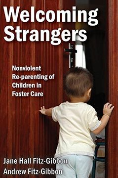 portada Welcoming Strangers: Nonviolent Re-Parenting of Children in Foster Care (en Inglés)