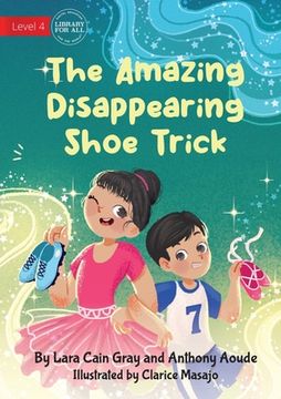 portada The Amazing Disappearing Shoe Trick (en Inglés)