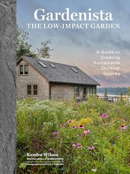 portada Gardenista: The Low-Impact Garden: A Guide to Creating Sustainable Outdoor Spaces (en Anglais)