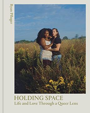 portada Holding Space: Life and Love Through a Queer Lens (en Inglés)