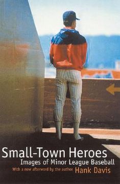 portada small-town heroes: images of minor league baseball (en Inglés)