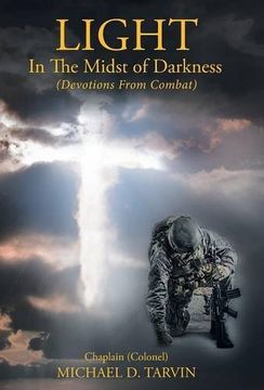 portada Light In The Midst of Darkness: (Devotions From Combat)