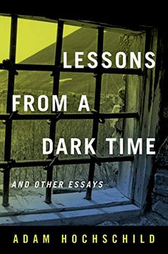 portada Lessons From a Dark Time and Other Essays 