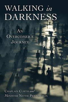 portada Walking in Darkness: An Overcomer's Journey (en Inglés)