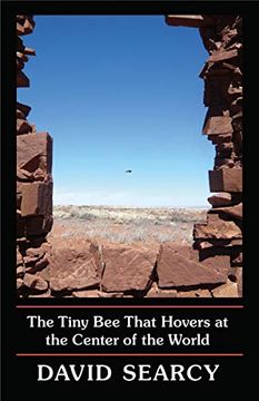 portada The Tiny bee That Hovers at the Center of the World (en Inglés)