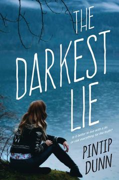 portada The Darkest lie (in English)
