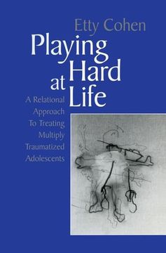 portada Playing Hard at Life: A Relational Approach to Treating Multiply Traumatized Adolescents (en Inglés)