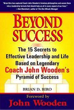 portada Beyond Success - the 15 Secrets to Effective Leadership and Life Based on Legendary Coach John Wooden's Pyramid of Success (en Inglés)
