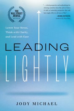 portada Leading Lightly: Lower Your Stress, Think With Clarity, and Lead With Ease (en Inglés)