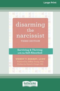 portada Disarming the Narcissist: Surviving and Thriving with the Self-Absorbed [Large Print 16 Pt Edition] (en Inglés)