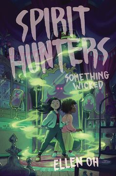 portada Spirit Hunters: Something Wicked (in English)