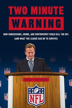 portada Two Minute Warning: How Concussions, Crime, and Controversy Could Kill the NFL (and What the League Can Do to Survive) (en Inglés)