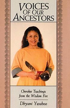 portada Voices of our Ancestors: Cherokee Teachings From the Wisdom Fire (en Inglés)