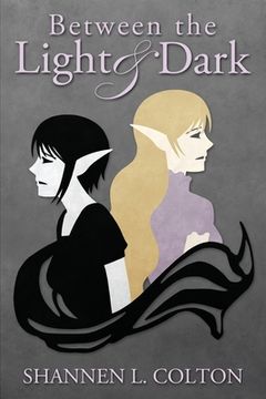 portada Between the Light and Dark (en Inglés)