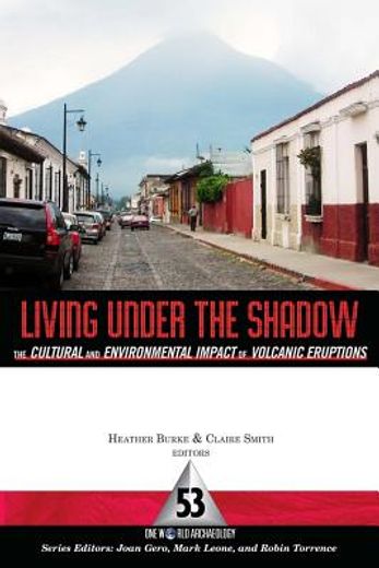 Living Under the Shadow: Cultural Impacts of Volcanic Eruptions (en Inglés)